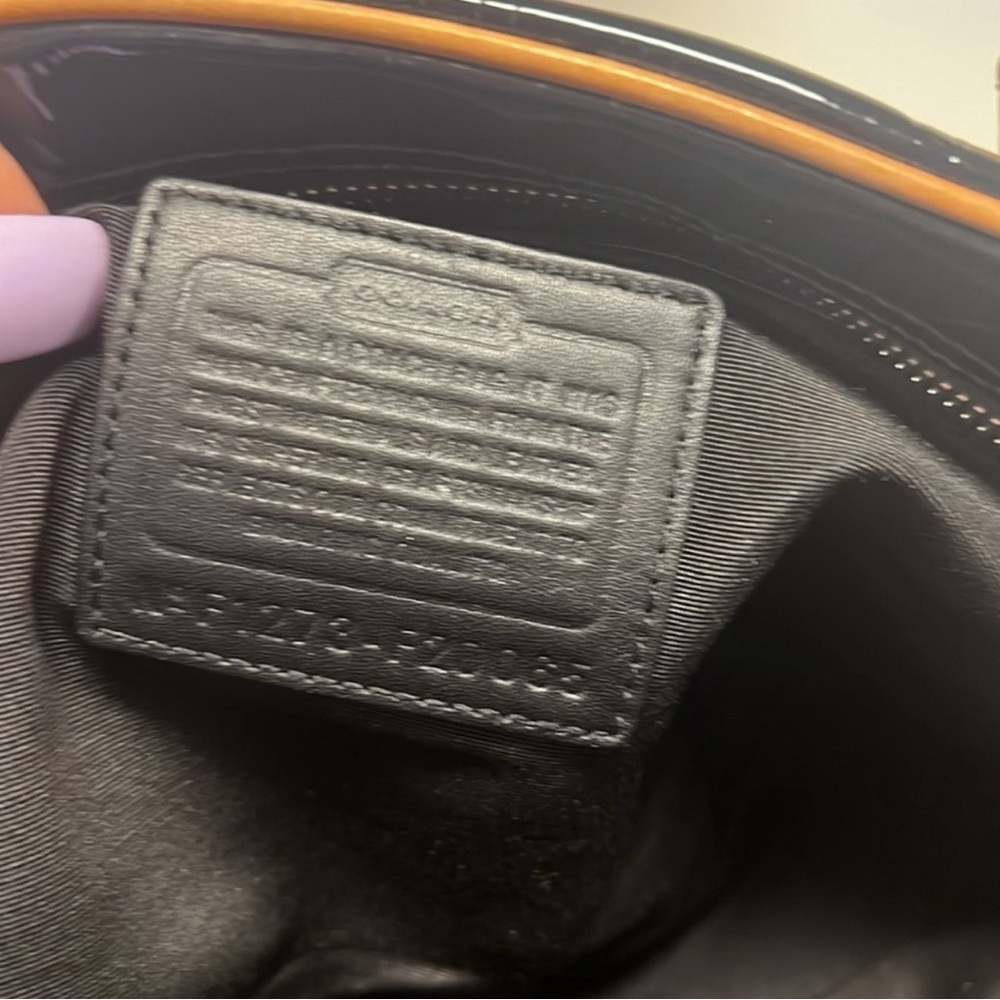 *SOLD*Coach Patent Leather Shoulder Bag - Picture 5 of 11